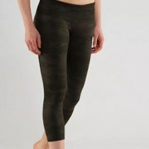 Lululemon wunder under camo crop leggings size 8